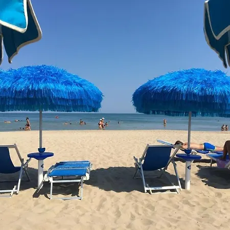 Berchi Boutique Marina Di * كيوتي