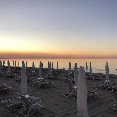 Berchi Boutique Marina Di *